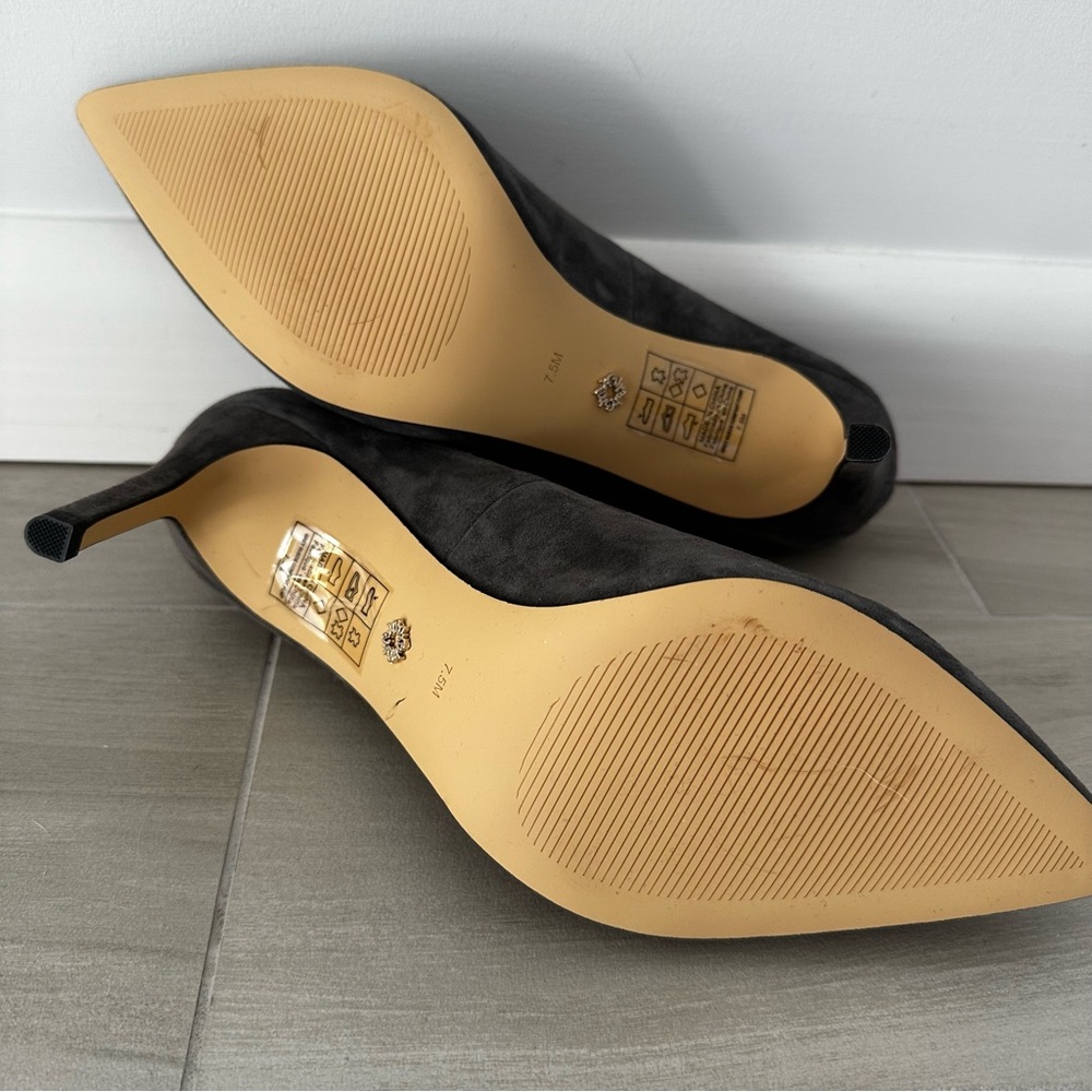 Gray Suede Pumps 7.5 - Picture 3 of 3